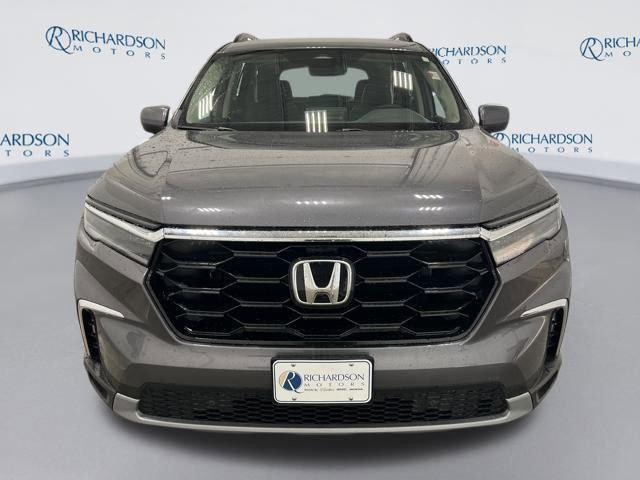 new 2025 Honda Pilot car, priced at $48,326