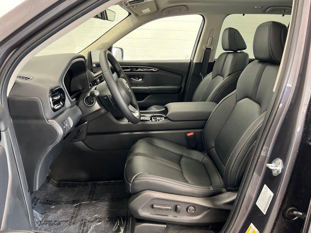 new 2025 Honda Pilot car, priced at $48,326