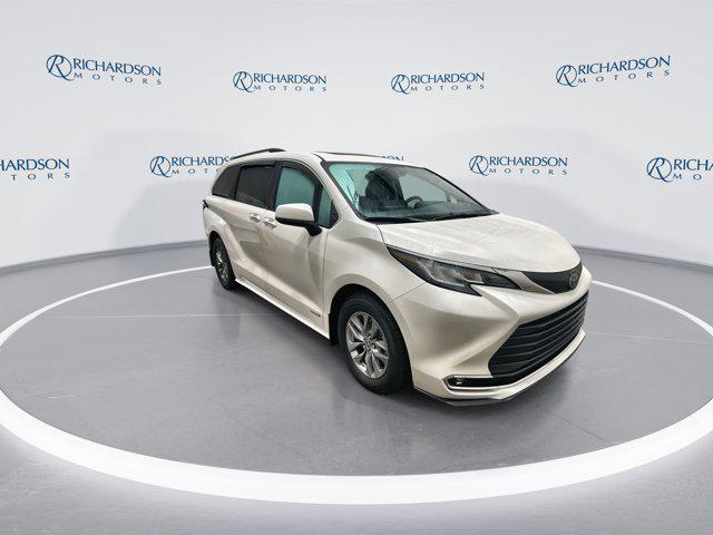 used 2021 Toyota Sienna car, priced at $38,467