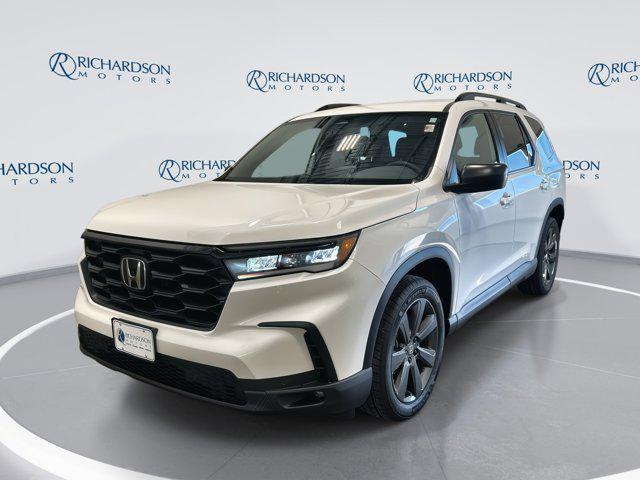 new 2025 Honda Pilot car, priced at $43,684