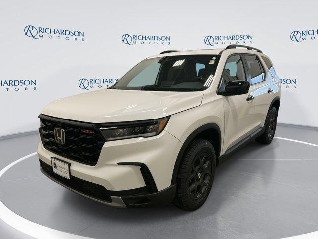 new 2025 Honda Pilot car, priced at $49,709