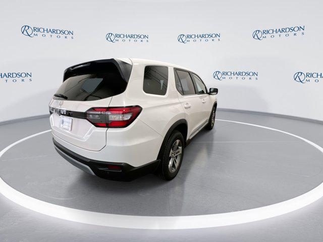 new 2025 Honda Pilot car, priced at $48,235