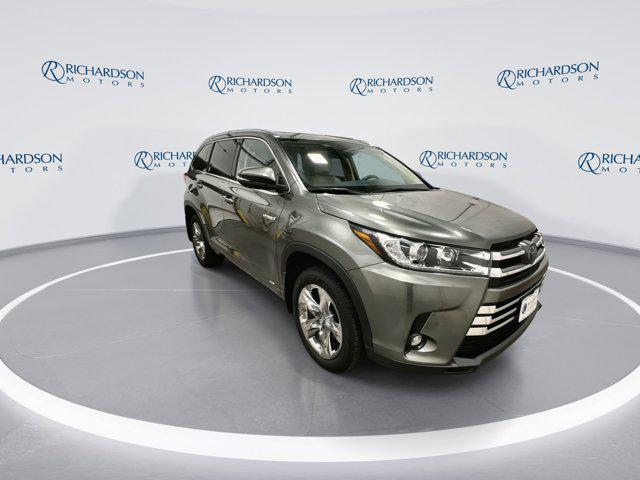 used 2019 Toyota Highlander Hybrid car, priced at $31,338