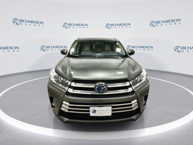 used 2019 Toyota Highlander Hybrid car, priced at $31,338