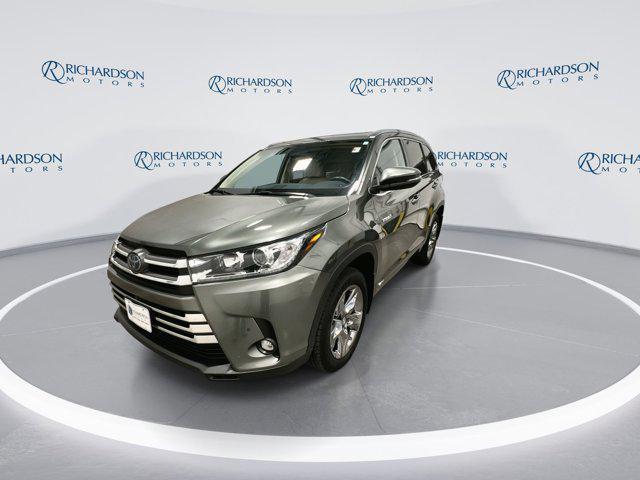 used 2019 Toyota Highlander Hybrid car, priced at $31,338