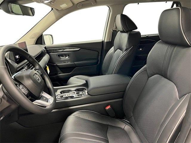 new 2025 Honda Pilot car, priced at $50,710