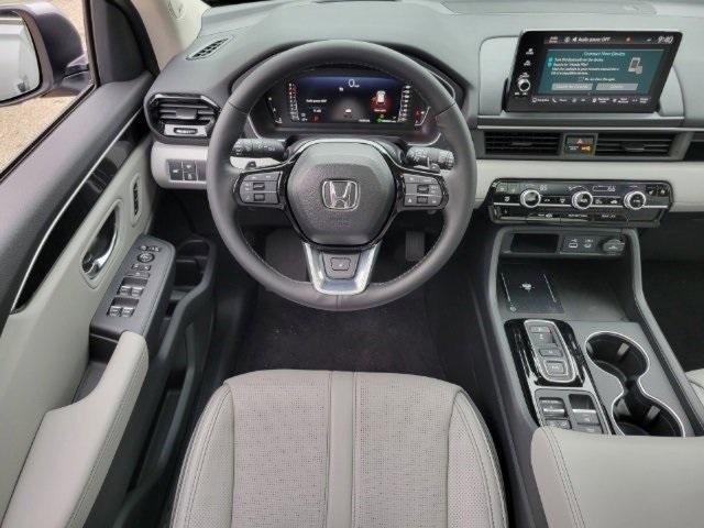 new 2025 Honda Pilot car, priced at $54,530