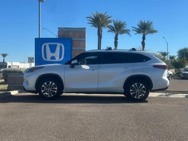 used 2023 Toyota Highlander car, priced at $35,359