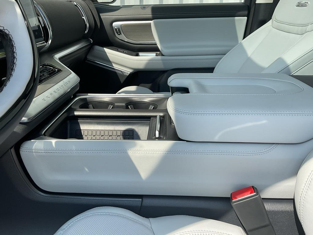 new 2025 Ford Expedition Max car, priced at $77,966