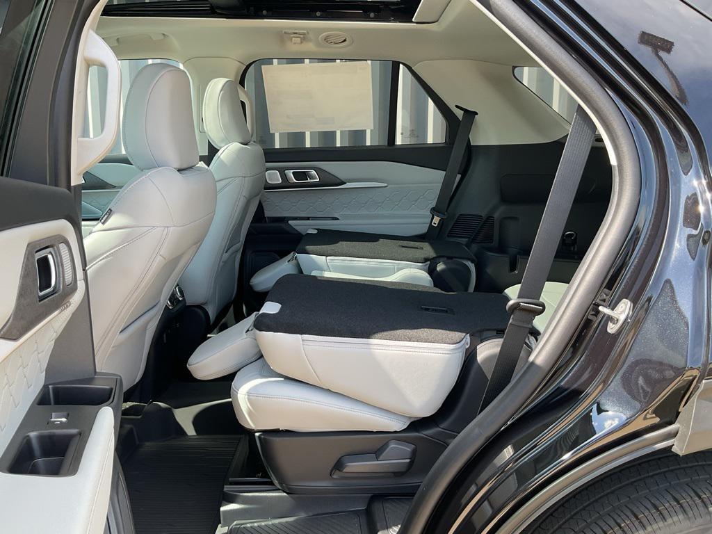 new 2025 Ford Explorer car, priced at $58,978