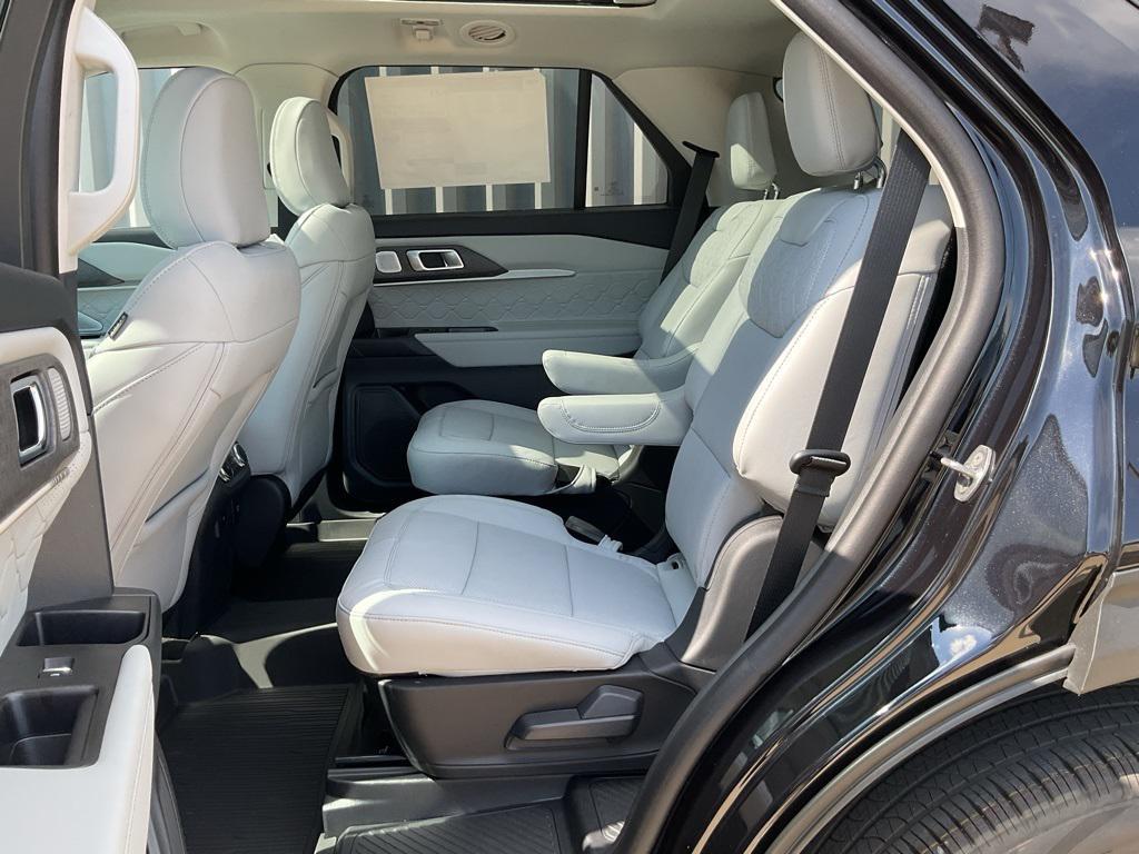 new 2025 Ford Explorer car, priced at $58,978