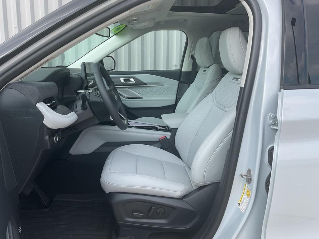 new 2025 Ford Explorer car, priced at $59,378