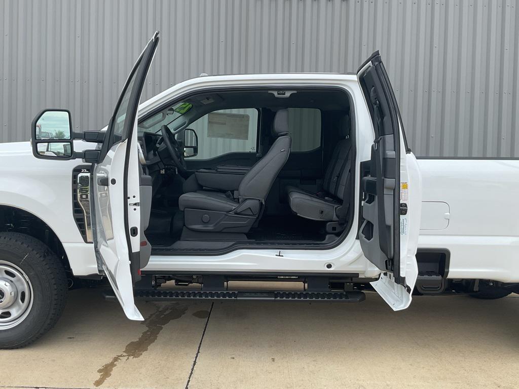 new 2025 Ford F-350 car, priced at $64,944