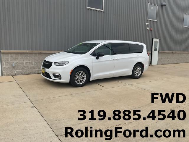 used 2024 Chrysler Pacifica car, priced at $39,999