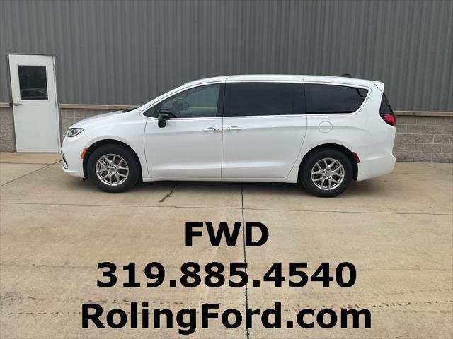 used 2024 Chrysler Pacifica car, priced at $39,999