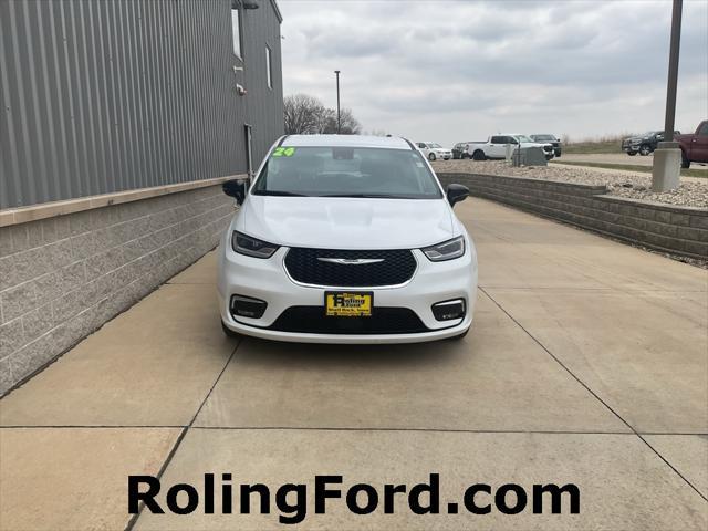 used 2024 Chrysler Pacifica car, priced at $39,999