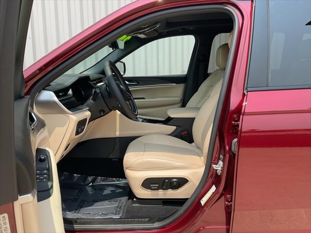 used 2024 Jeep Grand Cherokee car, priced at $39,350