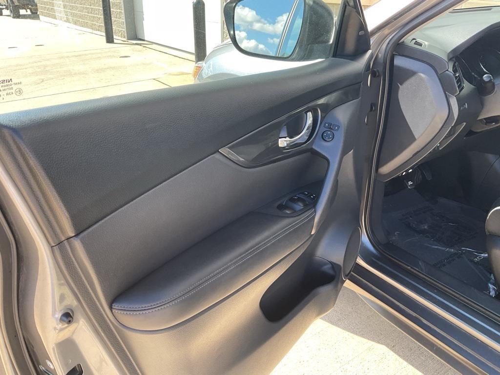 used 2017 Nissan Rogue car, priced at $13,818