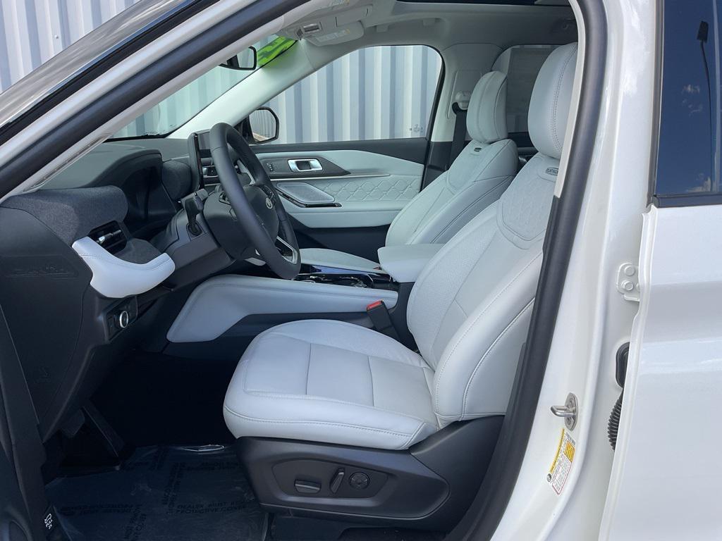 new 2025 Ford Explorer car, priced at $59,518