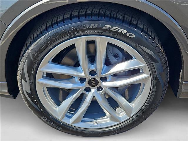 new 2025 Audi Q7 car, priced at $70,760