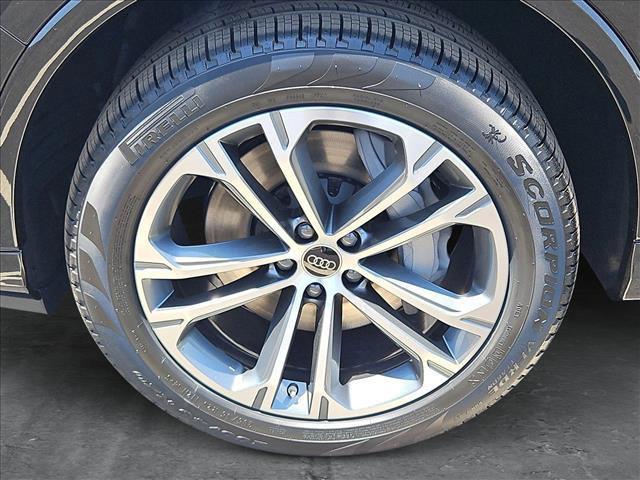 new 2025 Audi Q7 car, priced at $71,470