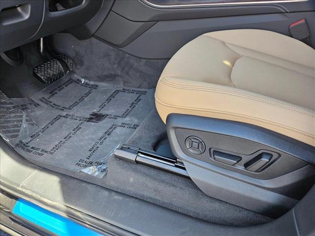 new 2025 Audi Q7 car, priced at $71,685