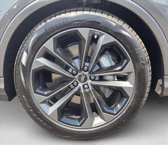 new 2025 Audi Q7 car, priced at $71,570