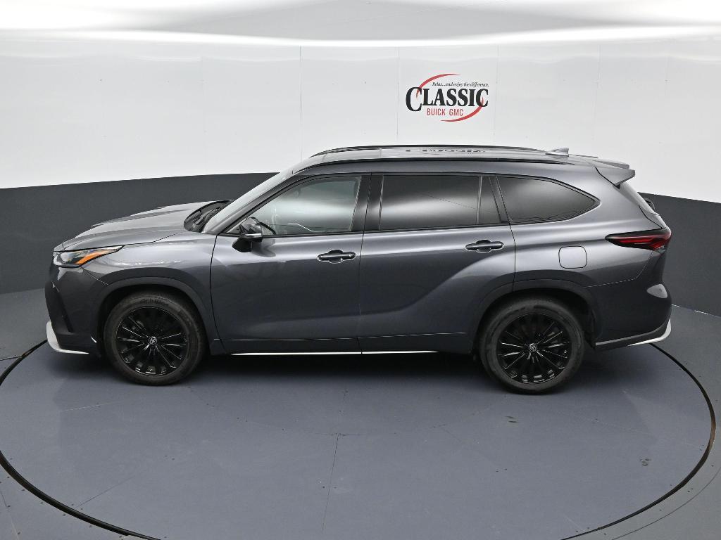 used 2024 Toyota Highlander car, priced at $48,321