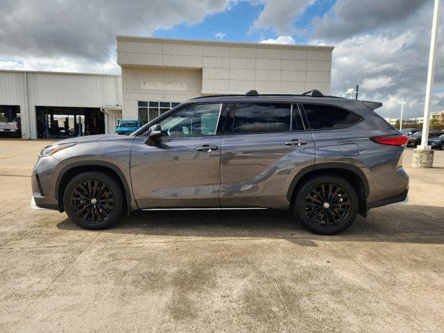 used 2023 Toyota Highlander car, priced at $36,897