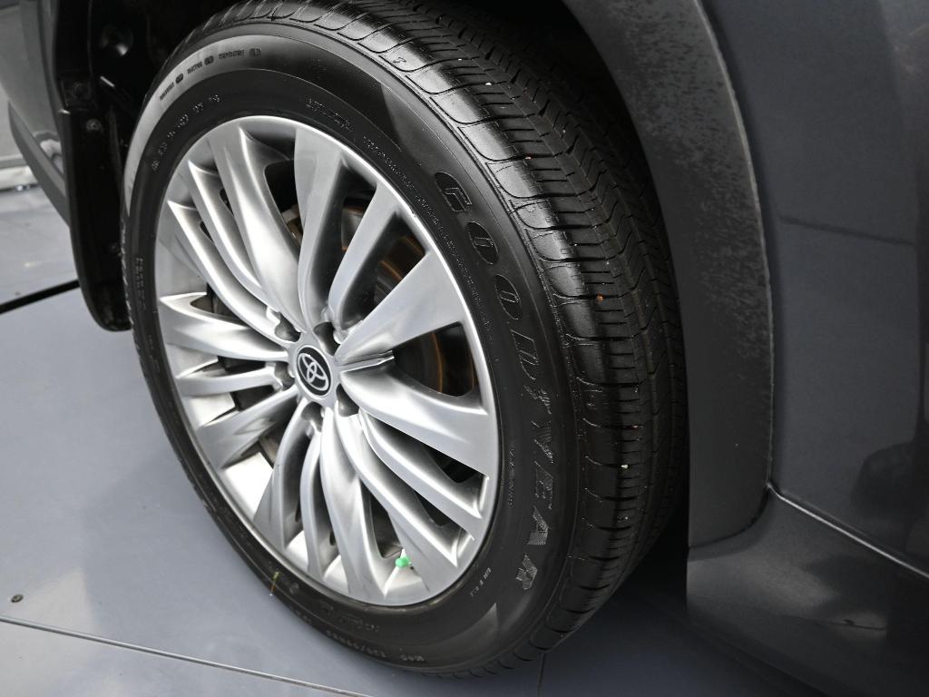 used 2023 Toyota Highlander car, priced at $40,619