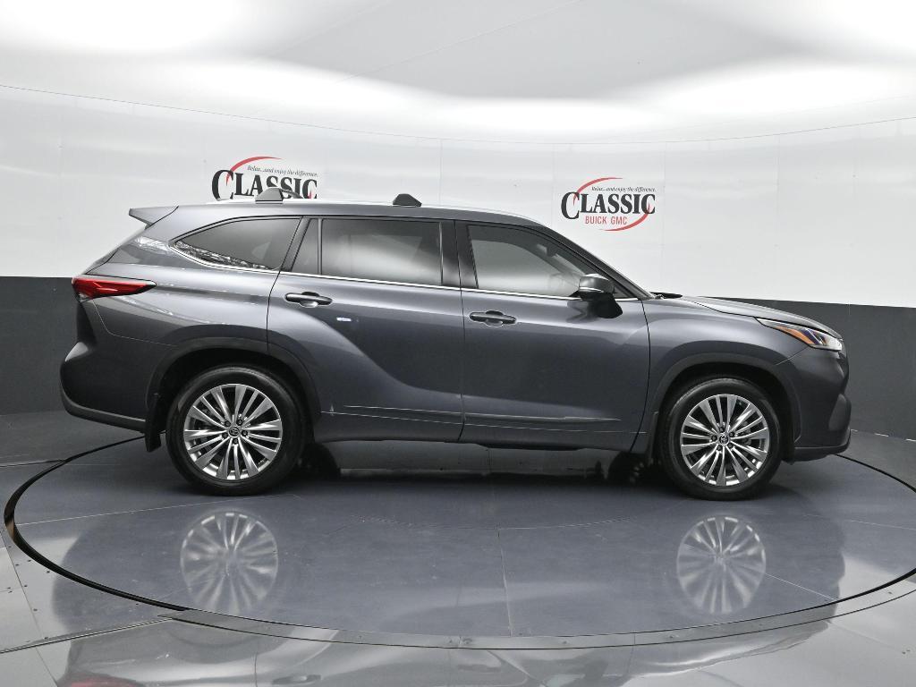 used 2023 Toyota Highlander car, priced at $40,619