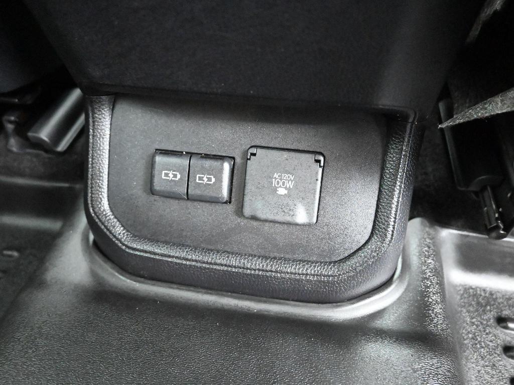 used 2023 Toyota Highlander car, priced at $40,619