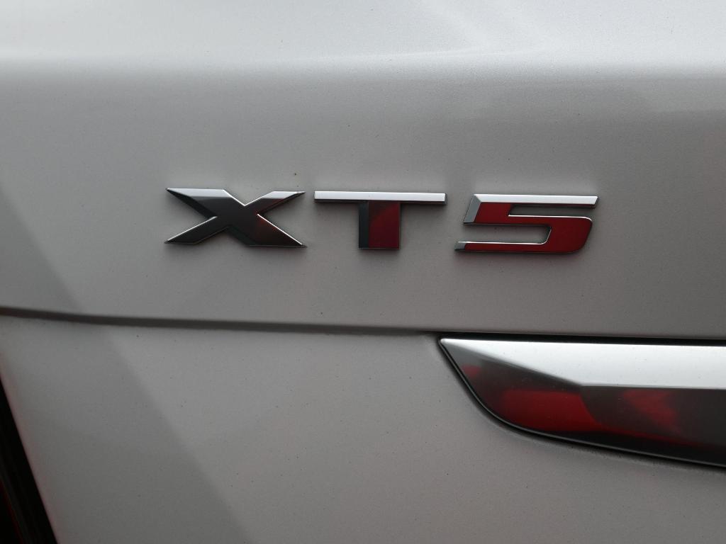 used 2021 Cadillac XT5 car, priced at $28,498