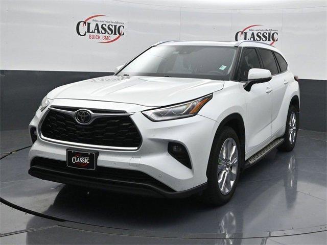 used 2022 Toyota Highlander car, priced at $33,888