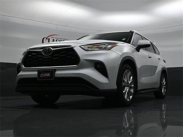 used 2022 Toyota Highlander car, priced at $33,888