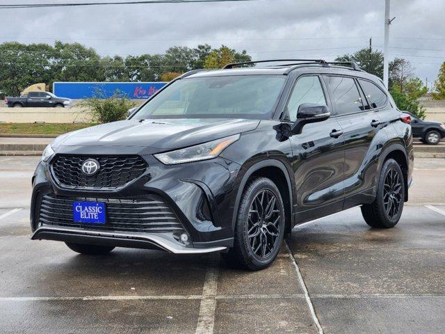 used 2023 Toyota Highlander car, priced at $38,299