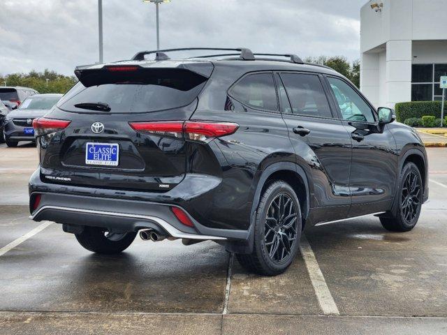 used 2023 Toyota Highlander car, priced at $38,299