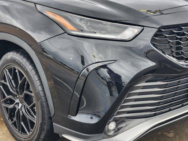 used 2023 Toyota Highlander car, priced at $38,299