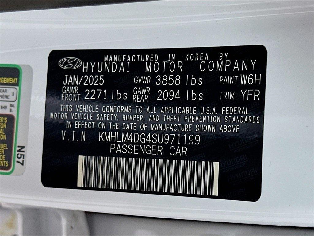 new 2025 Hyundai Elantra car, priced at $24,679