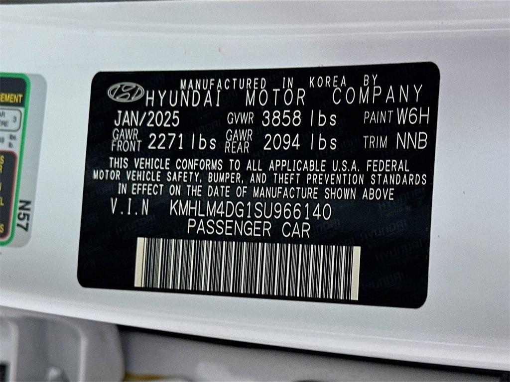 new 2025 Hyundai Elantra car, priced at $24,679