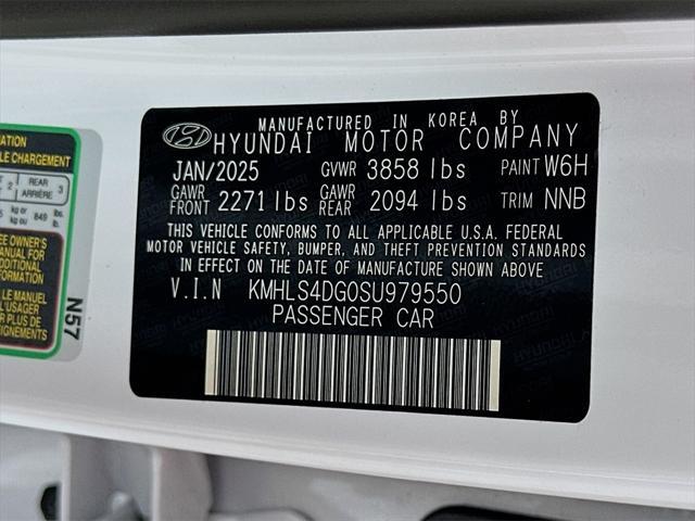 new 2025 Hyundai Elantra car, priced at $26,013