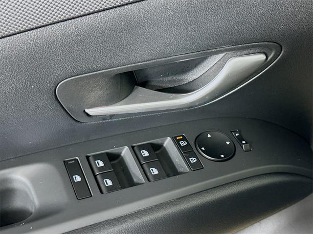 new 2025 Hyundai TUCSON Hybrid car, priced at $33,400