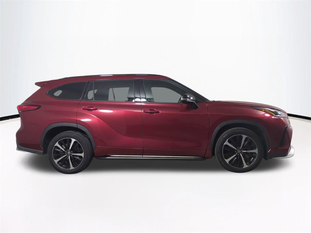 used 2021 Toyota Highlander car, priced at $32,407