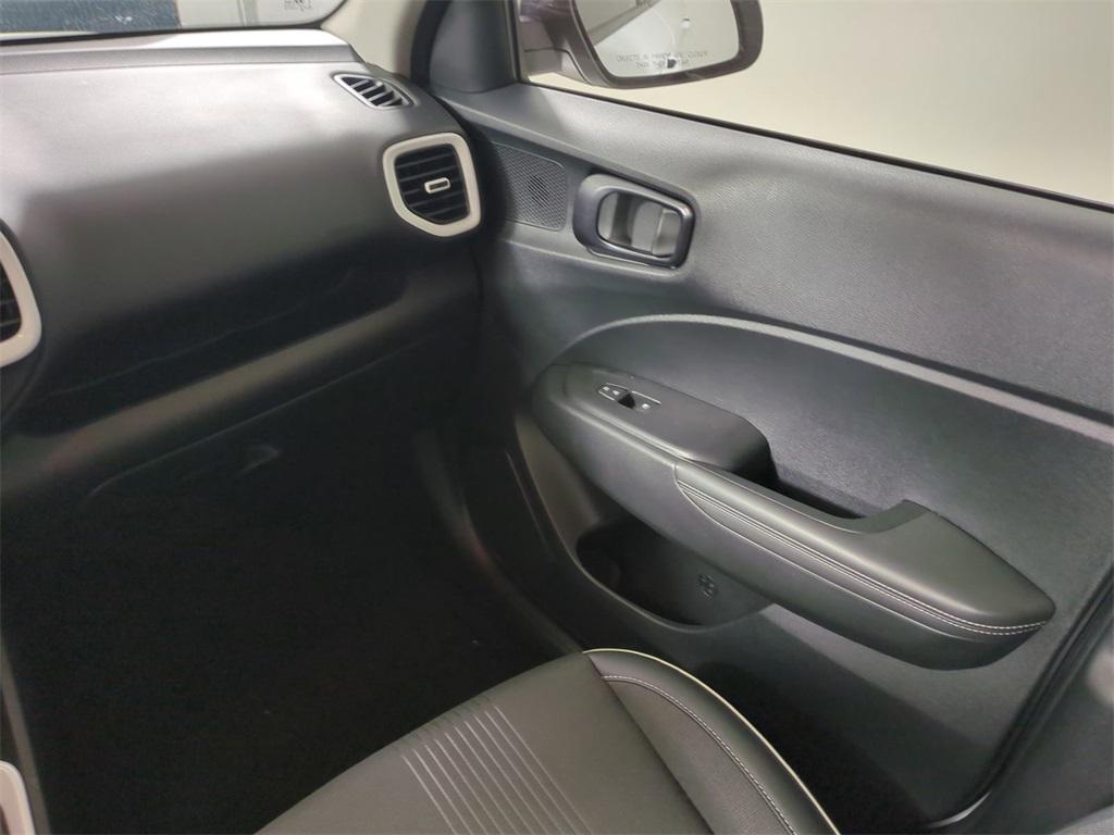 used 2025 Hyundai Venue car, priced at $20,399