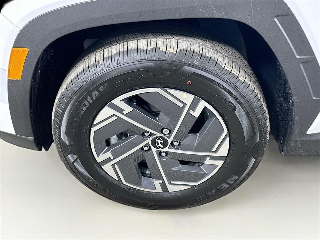 new 2025 Hyundai TUCSON Hybrid car, priced at $29,504
