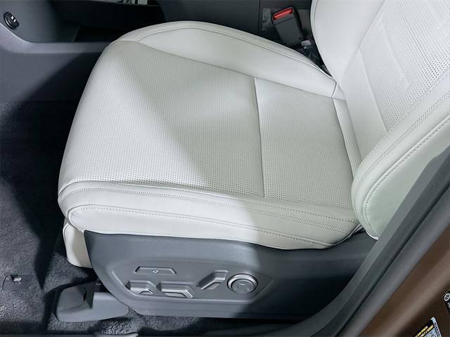 new 2025 Hyundai Santa Fe car, priced at $48,024