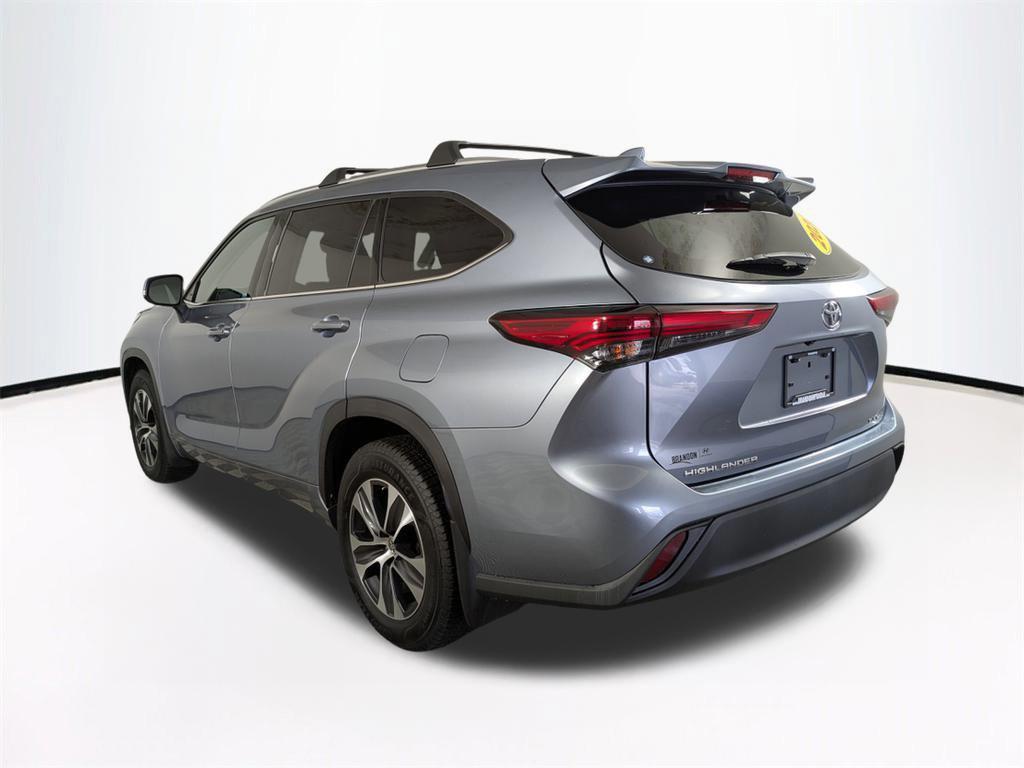 used 2020 Toyota Highlander car, priced at $27,042