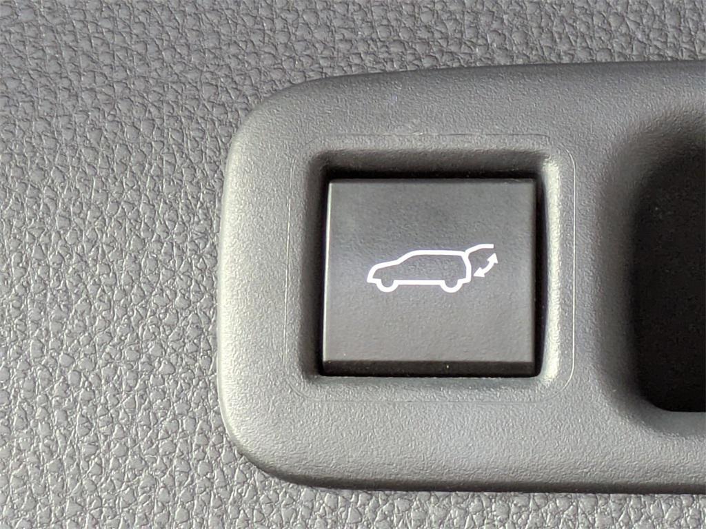 used 2020 Toyota Highlander car, priced at $27,042