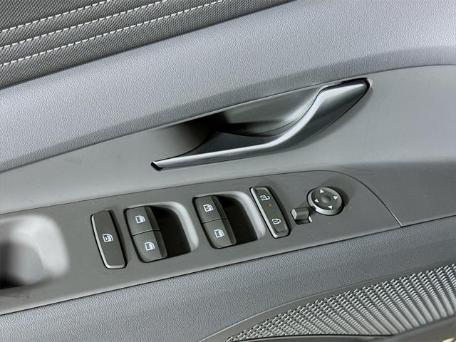 new 2025 Hyundai Elantra car, priced at $25,379