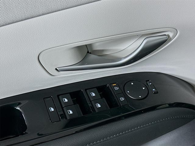 new 2025 Hyundai TUCSON Hybrid car, priced at $41,098